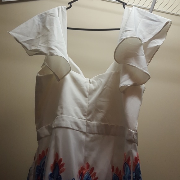 Embroidered romper - Picture 4 of 5